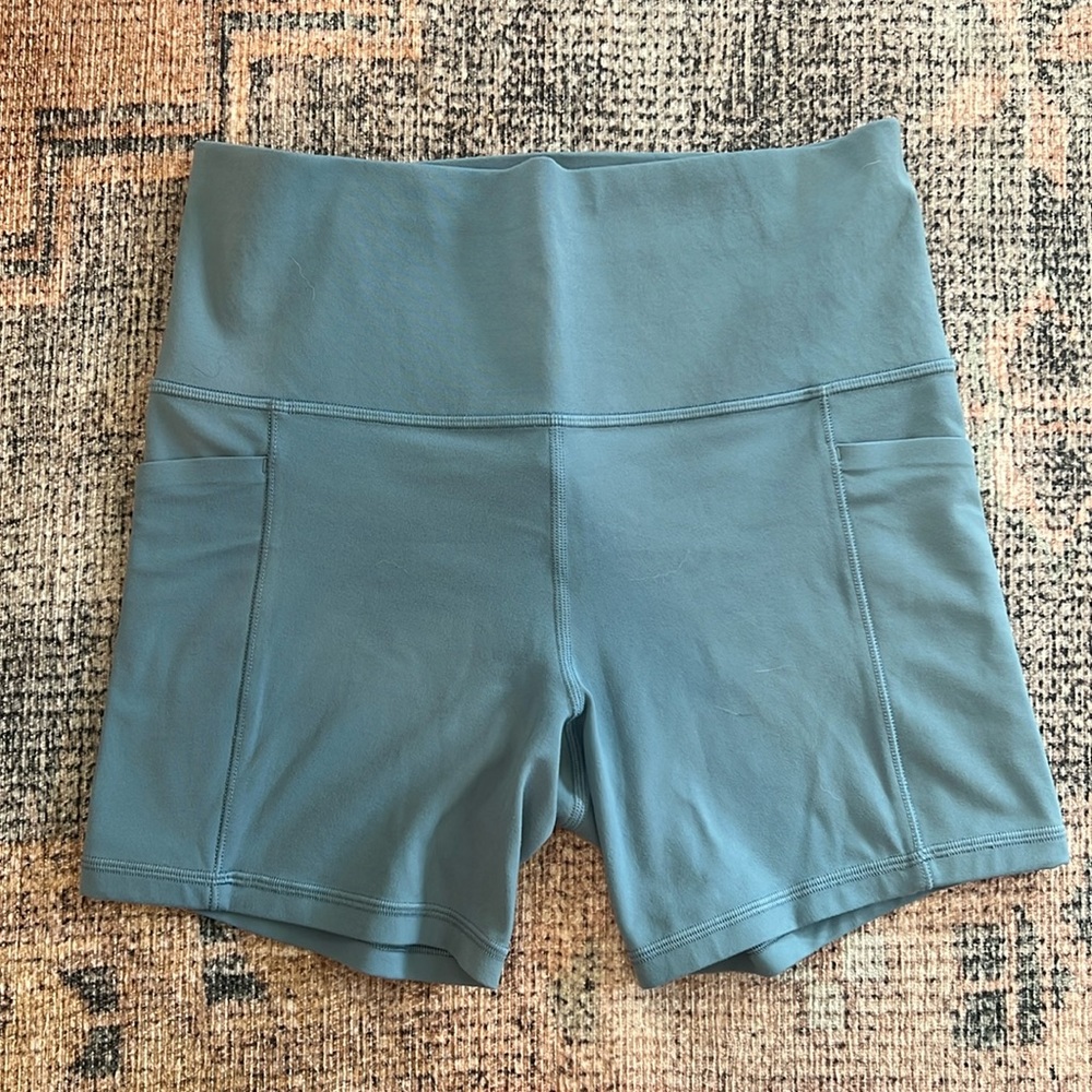 Athleta Salutation Stash Pocket 5” Short